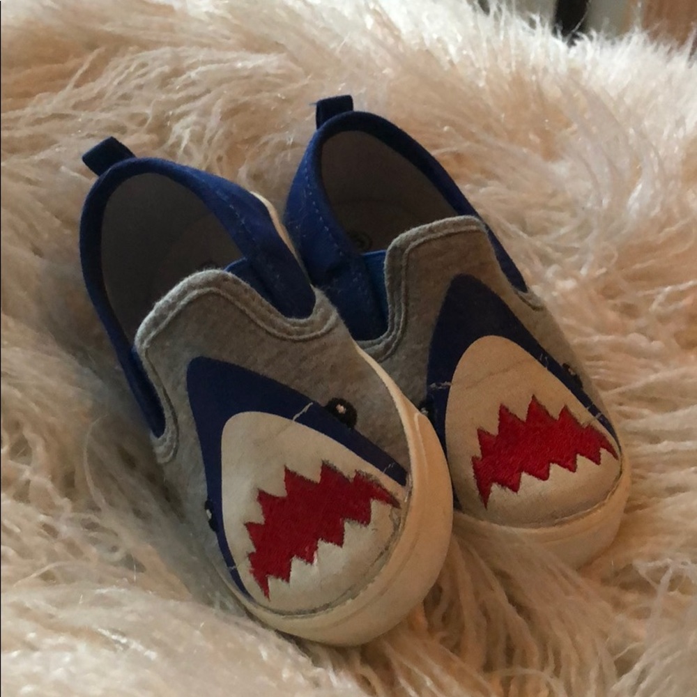 Infant Rising Sun shark shoes size 5